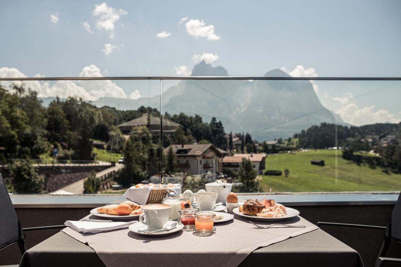 Hotel Alpenflora กัสเตลรอตโต ภายนอก รูปภาพ