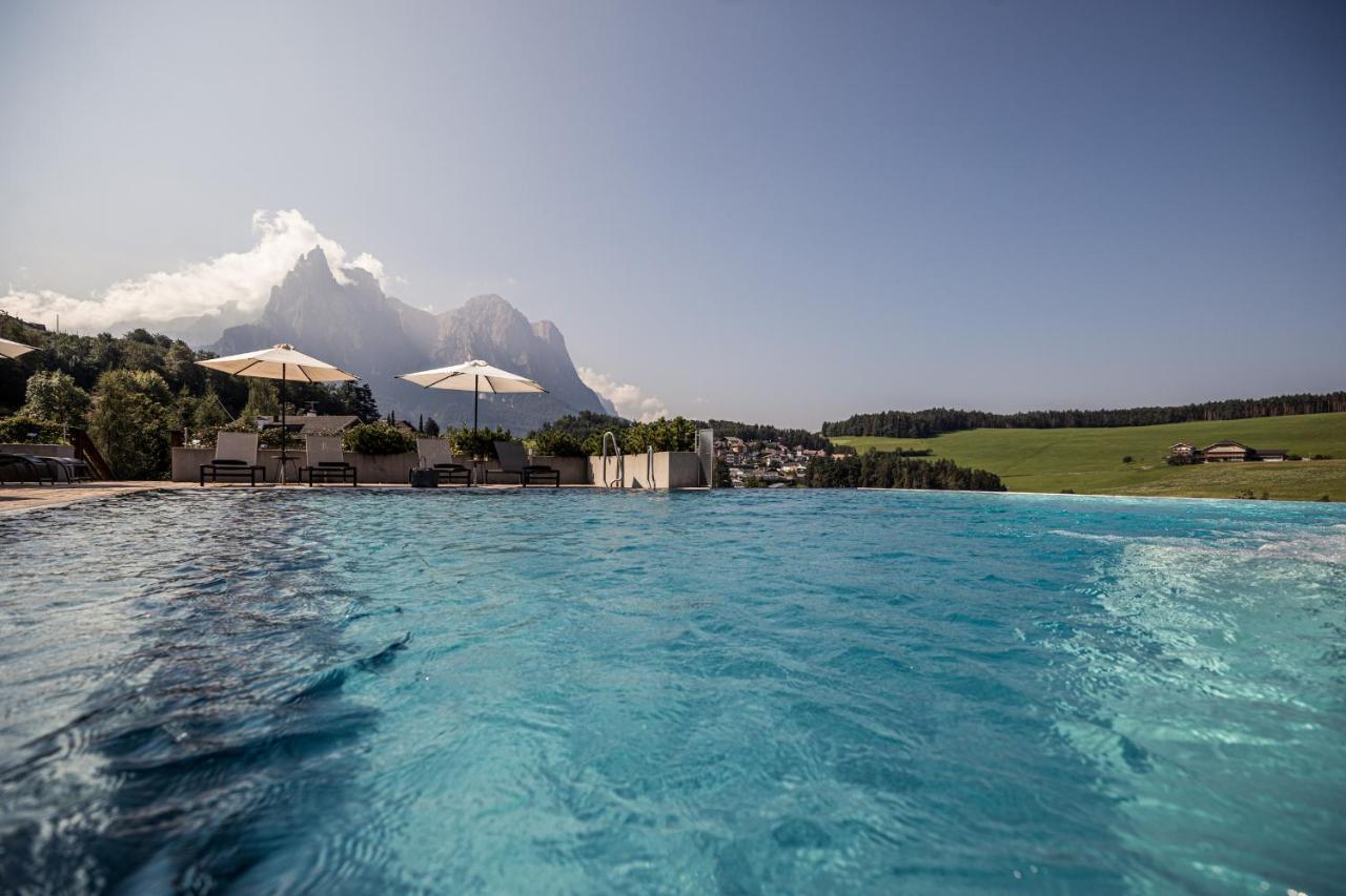 Hotel Alpenflora กัสเตลรอตโต ภายนอก รูปภาพ