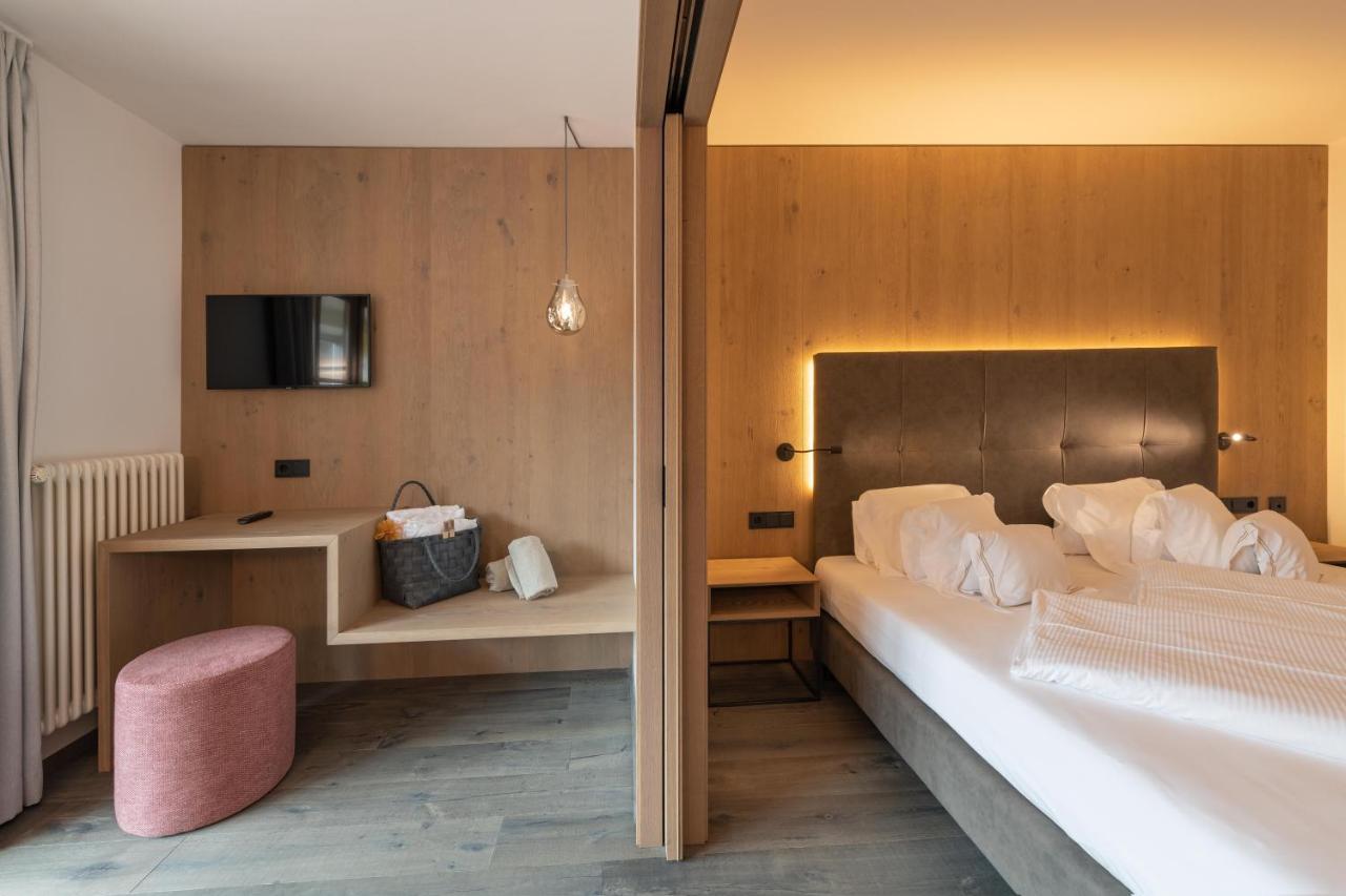 Hotel Alpenflora กัสเตลรอตโต ภายนอก รูปภาพ