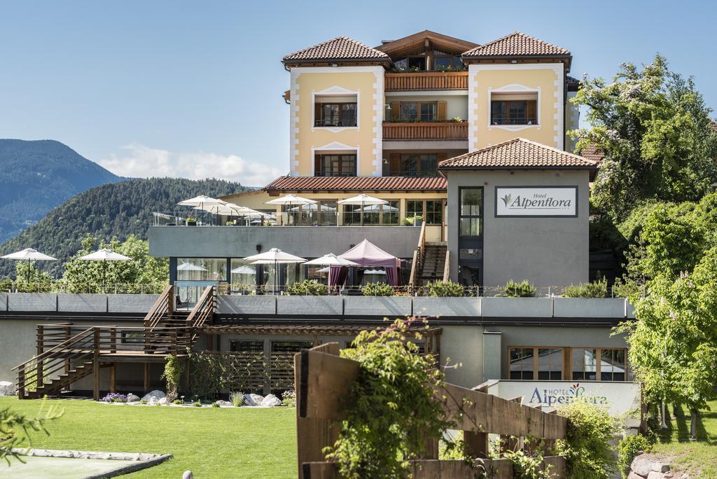 Hotel Alpenflora กัสเตลรอตโต ภายนอก รูปภาพ