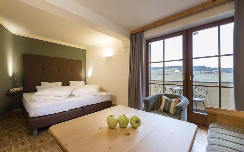 Hotel Alpenflora กัสเตลรอตโต ภายนอก รูปภาพ