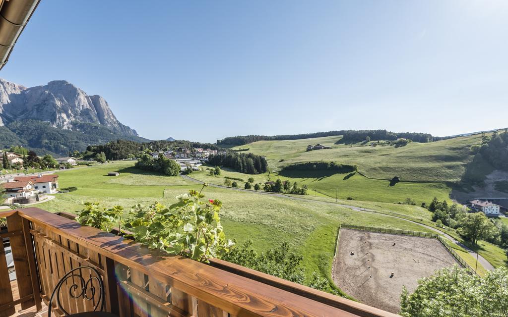 Hotel Alpenflora กัสเตลรอตโต ภายนอก รูปภาพ